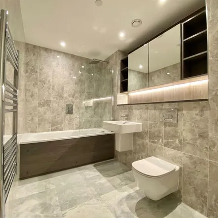 Image 3 - Beever & Struthers, Chester Road, Manchester, M15 4LQ, United Kingdom - Apartment for rent