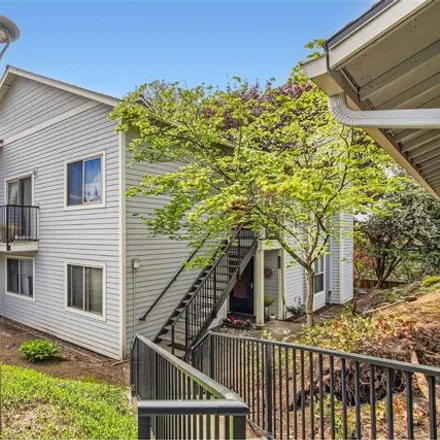 Buy this 2 bed condo on 5332 Southwood Drive in Lake Oswego, OR 97035