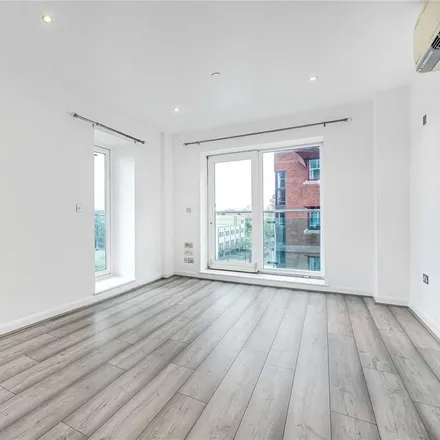 Rent this 3 bed apartment on St Leonards Road in Uxbridge Road, London