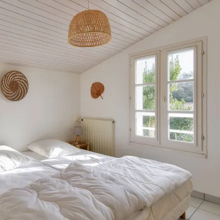 Rent this 6 bed house on Noirmoutier-en-l'Île in 11 Rue du Puits Neuf, 85330 Noirmoutier-en-l'Île