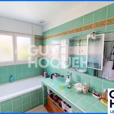 Rent this 7 bed apartment on 85 Avenue du Général de Gaulle in 94170 Le Perreux-sur-Marne, France