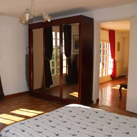 Rent this 2 bed house on 83150 Bandol