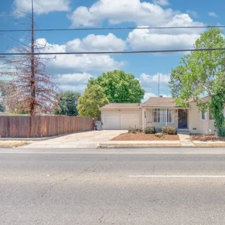 Buy this 2 bed house on 1315 West Garland Avenue in Fresno, CA 93705