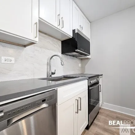 Rent this 1 bed apartment on 428 W Belden Ave