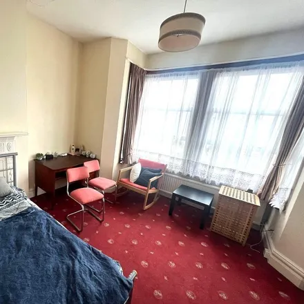 Rent this studio room on 40 Old Oak Road in London, W3 7HN