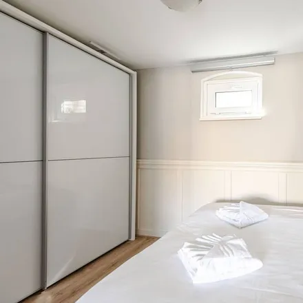 Rent this 1 bed apartment on 2042 JL Zandvoort