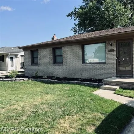 Buy this 3 bed house on 4950 Windham Drive in Sterling Heights, MI 48310