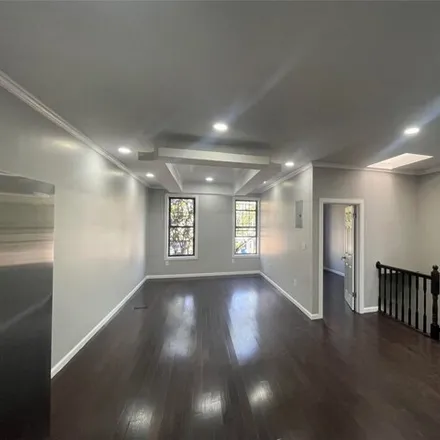 Image 7 - 359 East 22nd Street, New York, NY 11226, USA - House for sale