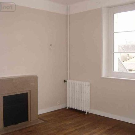 Rent this 7 bed apartment on Cabinet Folliot Periers in Rue de Saint-Lô, 50190 Périers