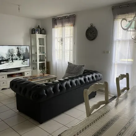 Rent this 3 bed apartment on 100 Avenue Eugene Penancier in 77480 Bray-sur-Seine, France