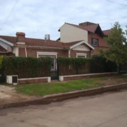 Image 2 - Roca 103, B1852 GAU Burzaco, Argentina - House for sale