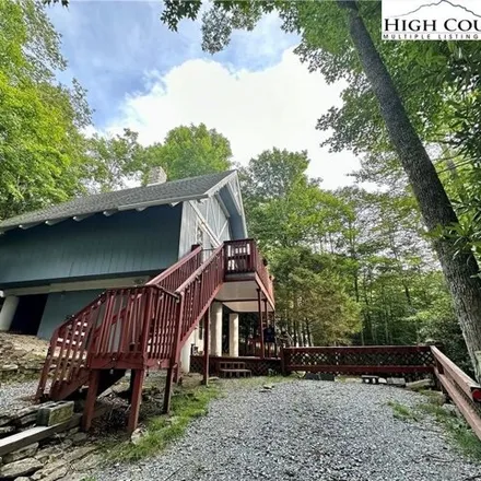 Image 2 - 180 Pond Creek Road, Beech Mountain, NC 28604, USA - House for sale