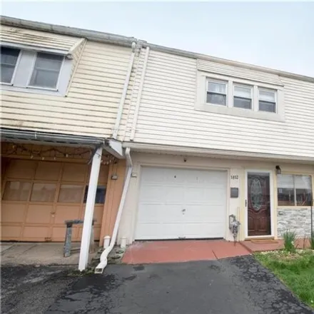 Image 1 - 1701 East Webb Street, Allentown, PA 18109, USA - House for sale