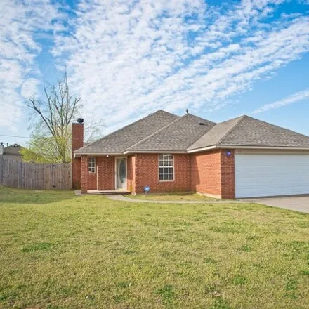 Rent this 3 bed house on 620 Northwest 21st Street in Moore, OK 73160