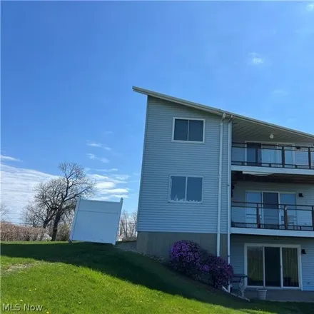Buy this 3 bed condo on 1075 Harbor Street in Conneaut, OH 44030