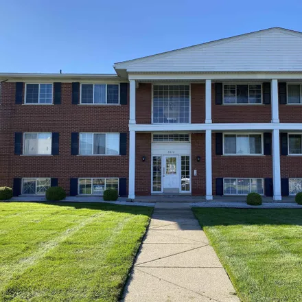 Buy this 2 bed condo on 8210 Crestview Drive in Sterling Heights, MI 48312