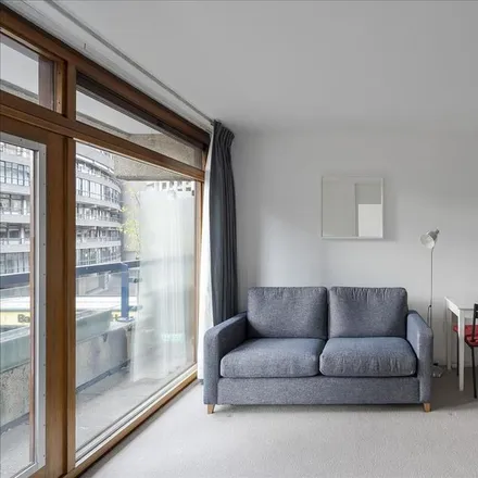 Image 4 - Ben Jonson House, Cromwell Place, Barbican, London, EC2Y 8NB, United Kingdom - Apartment for rent