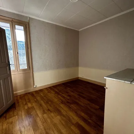 Rent this 2 bed apartment on 92 Rue Pierre Julien in 26200 Montélimar, France