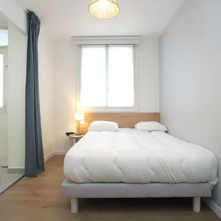 Rent this 1 bed apartment on 114 Rue de Guilers in 29200 Brest, France