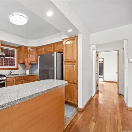 Image 6 - 61-14 157th Street, New York, NY 11367, USA - House for sale