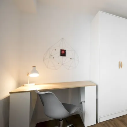 Rent this 5 bed room on Carrer de Rodríguez Cepeda in 46, 46021 Valencia