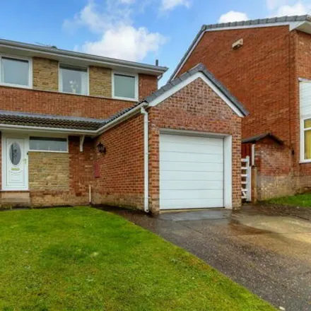 Buy this 3 bed house on Bloomfield Road in Staincross, S75 5AP