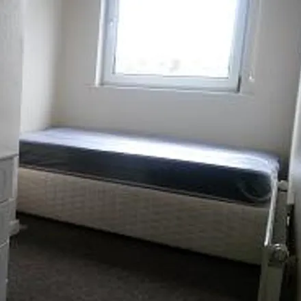 Image 4 - 88 Lower York Street, Wakefield, WF1 3NA, United Kingdom - Room for rent