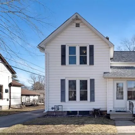 Buy this 2 bed house on 413 Wallace Street in New London, WI 54961