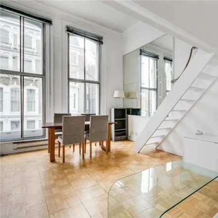 Rent this studio loft on 32 Redcliffe Square in London, SW10 9JZ