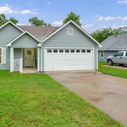 Buy this 3 bed house on 915 West Elm Street in Denison, TX 75020
