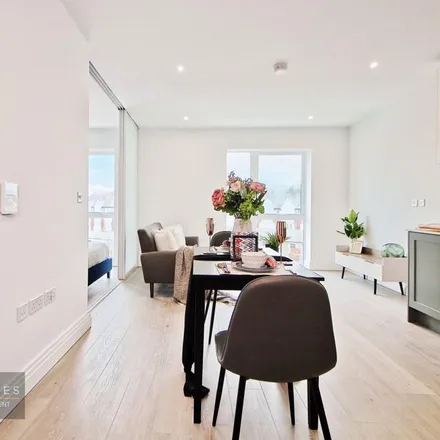 Rent this 1 bed apartment on Hawkins House in Bond Street, London