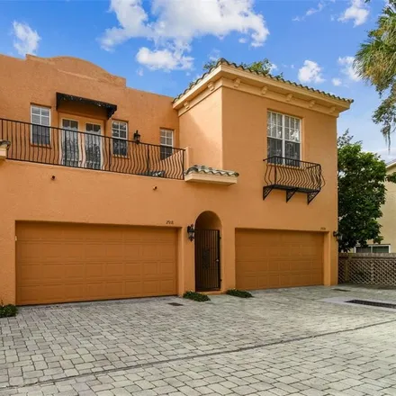 Rent this 3 bed townhouse on 717 West Warren Avenue in Tampa, FL 33602