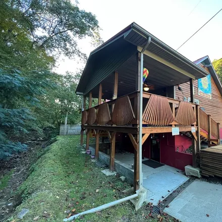 Image 2 - 3605 Island Creek Road, Pikeville, KY 41501, USA - House for sale