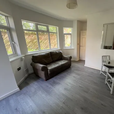 Rent this 2 bed apartment on 15a Villa Road in Nottingham, NG3 4GG