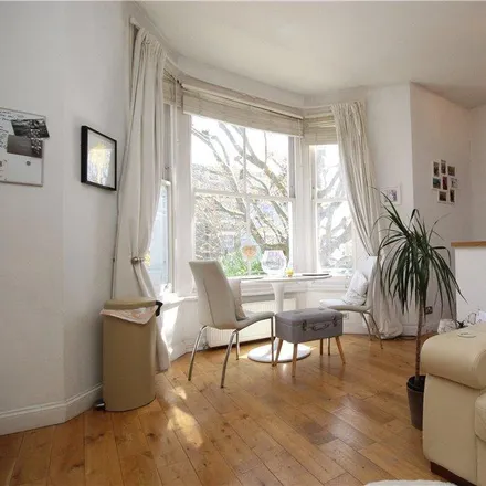 Image 2 - 141 Hammersmith Grove, London, W6 0NJ, United Kingdom - Apartment for rent