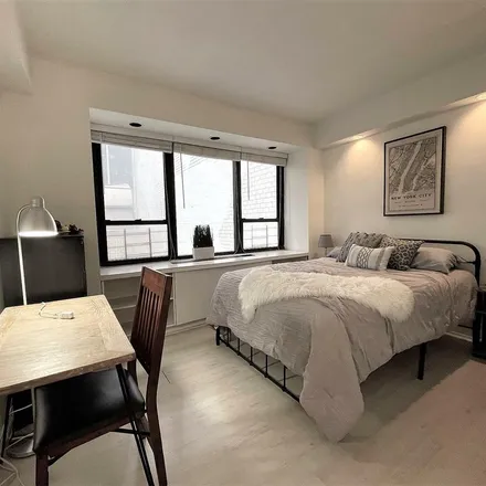 Image 3 - 210 East 47th Street, New York, NY 10017, USA - Apartment for rent