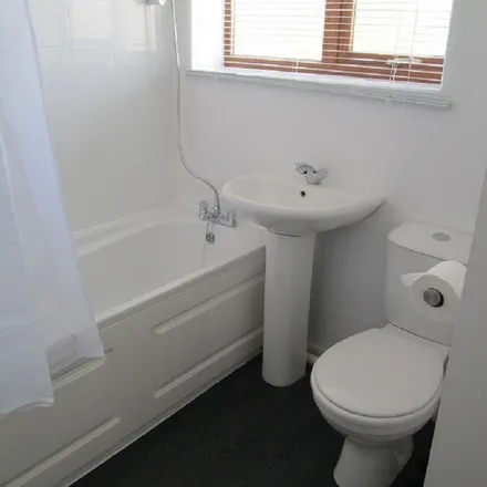 Image 3 - Y Llwyni, Swansea, SA6 6BL, United Kingdom - Apartment for rent
