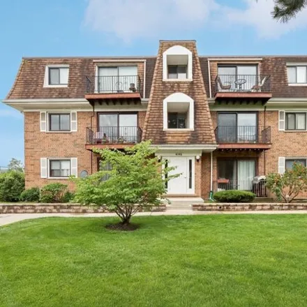 Buy this 2 bed condo on 4148 Cove Lane in Glenview, IL 60025