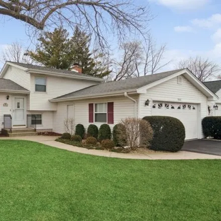 Rent this 3 bed house on 862 Foster Avenue in Knollwood, Lake County