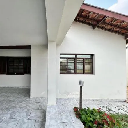 Buy this 3 bed house on Rua Altino Arantes in Vila Sônia, Piracicaba - SP