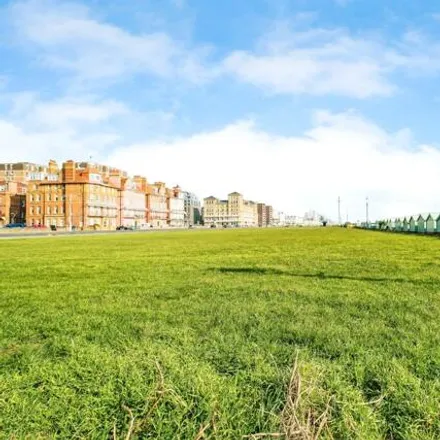 Image 4 - Courtenay Lodge, Kingsway, Hove, BN3 2WF, United Kingdom - Apartment for sale