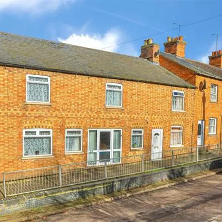 Buy this 3 bed house on The Beehive Working Mens Club in 28 Huntingdon Road, Kettering