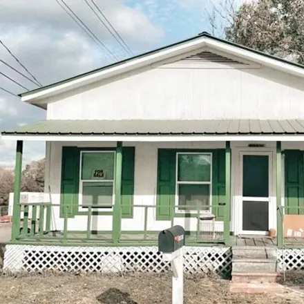 Buy this 2 bed house on 60 North 8th Street in DeFuniak Springs, FL 32433
