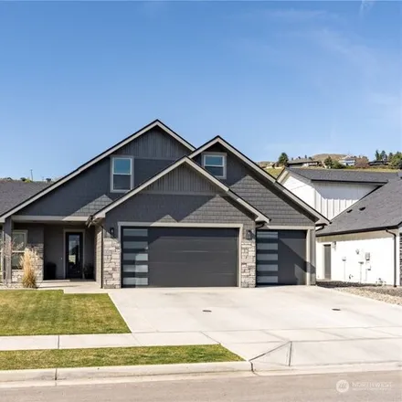 Buy this 4 bed house on 1010 Racine Springs Drive in Wenatchee, WA 98801