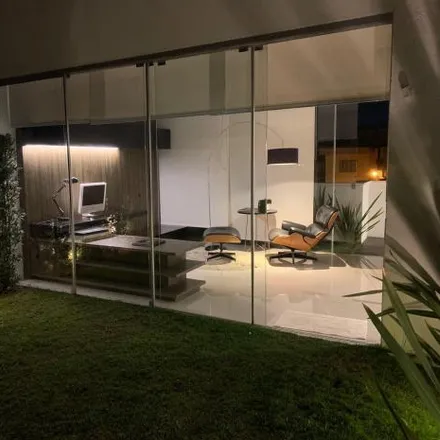Rent this 3 bed house on Rua 2350 in Centro, Balneário Camboriú - SC