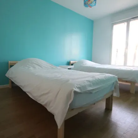 Rent this 6 bed apartment on 80 Avenue du Général Leclerc in 94700 Maisons-Alfort, France