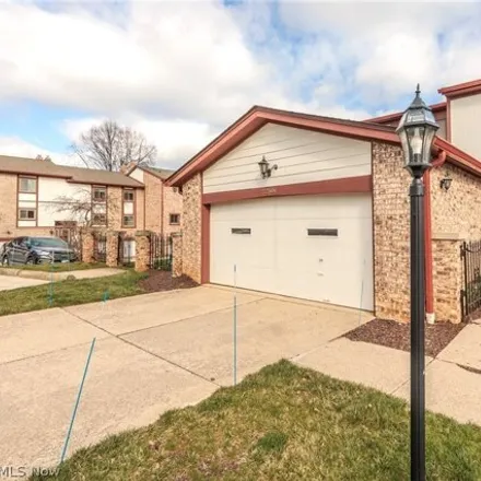 Buy this 3 bed condo on unnamed road in Rocky River, OH 44116