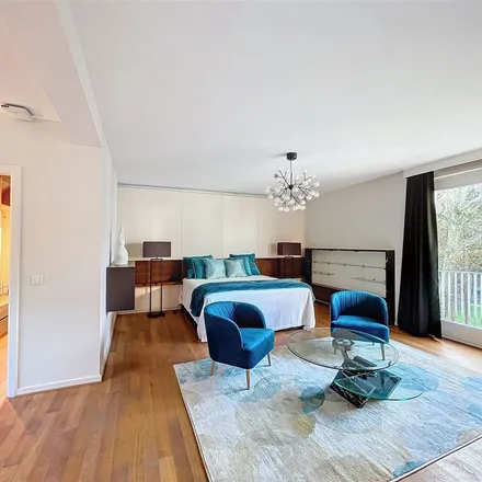 Rent this 6 bed apartment on Avenue des Fougères - Varenlaan 7 in 1150 Woluwe-Saint-Pierre - Sint-Pieters-Woluwe, Belgium