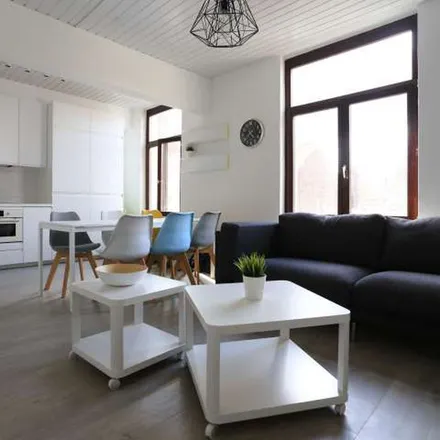 Rent this 6 bed apartment on Rue du Fort - Fortstraat 53 in 1060 Saint-Gilles - Sint-Gillis, Belgium