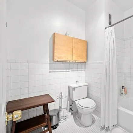 Image 7 - 154 Woodruff Avenue, New York, NY 11226, USA - Townhouse for sale